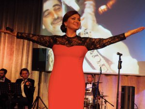 Özlem Ağırman... İNTERNETTE TANIŞIP EVLENENLERE FENA SATAŞTI!!