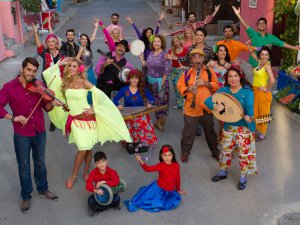 `Roman Havası`... RENKLİ KARAKTERLERİYLE YAKINDA SHOW TV`DE!