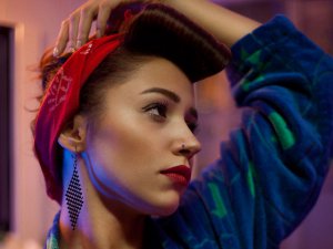 Zeynep... MÜZİK DÜNYASINI `FIRÇA`SIYLA RENKLENDİRECEK!