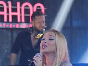 Ozan Doğulu - Ece Seçkin... SAHNE İSTANBUL`DA ÇARŞAMBA COŞKUSU!