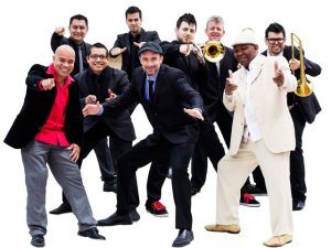 Tromboranga...  İSTANBUL BOĞAZININ MUHTEŞEM MANZARASI EŞLİĞİNDE LATİN DANSLARI!