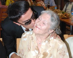 Yılmaz Morgül... YAŞLILARA MORAL VERDİ!