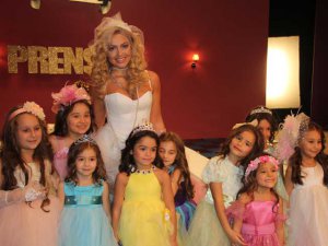 Hadise... `PRENSES`LER GİBİ!