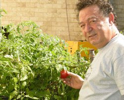 Magazinkolik Özel / Kayahan... KENDİ SEBZESİNİ KENDİ YETİŞTİRİYOR!