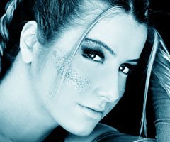 Sibel Mirkelam... "SAHNEDE ŞİRİN VE ŞIMARIK BİR KIZIM"!
