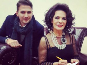 Emre Kızılırmak... HÜLYA KOÇYİĞİT HAYRANLIĞI!