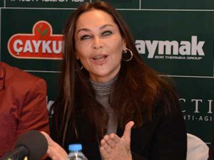 Hülya Avşar... `ÖN SEVİŞMELİ SUNUM`