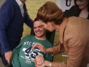 Evim Şahane... ESRA EROL`U GÖZYAŞLARINA BOĞAN BÜYÜK SÜRPRİZ!