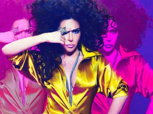 Ebru Yaşar... İMAJ YENİLEDİ!