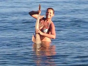 Esra Sönmezer... ÇILGIN FİLMİN ÇILGIN OYUNCUSU KASIM`DA DENİZE GİRDİ!