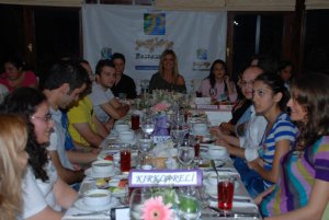 Gülben Ergen... FANLARIYLA İFTARDA BULUŞTU...