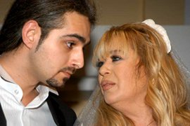 Zerrin Özer-Levent Süren... ÜÇ DAKİKADA BOŞANDILAR!