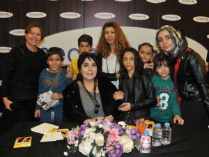 Nur Yerlitaş... `SEDA SAYAN , DEMET AKALIN VE HÜLYA AVŞAR GİYİNMEYİ BECEREMİYOR!`