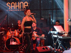 SAHNE İSTANBUL`DA YILDIZ`LI GECE!