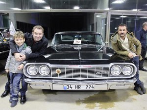 Şoray Uzun-Onur Dilber... `SEKSENLER` DÖNEMİNDEN, `KLASİK ARAÇLARLA NOSTALJİ` DÜNYASINA !..