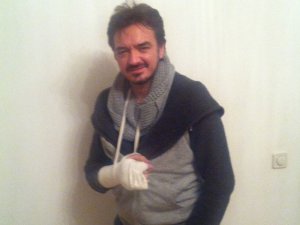 Magazinkolik özel haber / Orhan Ölmez... PARMAĞI KIRILDI!..