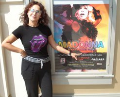 Zeliha Sunal yazdı?10 ŞARKİ EZBERLEYİP 10 DANSÇIYLA SHOW YAPILMAZ.