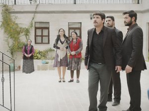 Yılanların Öcü... BAYRAM VE FATMA`NIN MUTLULUK HAYALLERİ SUYA MI DÜŞECEK ?