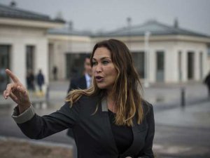 Hülya Avşar... `BENİM EVİM DAHA ŞAŞAALI!`