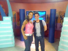 Dora.... GÜZEL ORYANTAL TV SUNUCULUĞUNA EL ATTI!