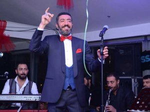 Hakan Altun... BİR GECEDE İKİ MEKANDA SAHNE ALDI!
