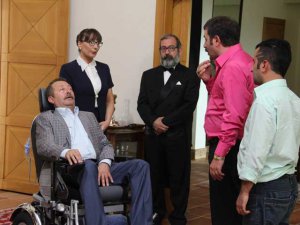 Erkan Can... TEKERLEKLİ SANDALYEDE!