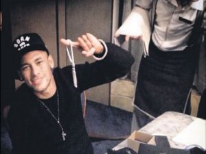 Neymar... ARDA TURAN`DAN TESBİH, BURCU ESMERSOY`DAN İLGİ !..
