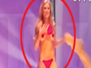 `Miss California Güzellik Yarışması`... PODYUMDA BİKİNİSİ AÇILAN MODEL, ZOR ANLAR YAŞADI !..