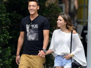 Mesut Özil... MANDY CAPRİSTO İLE AŞK TAZELEDİ !..