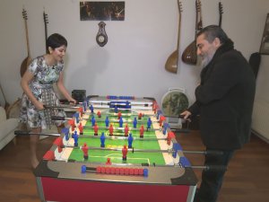 EV KUŞU SONER OLGUN VE BEDİRHAN GÖKÇE`NİN KAPISINI ÇALIYOR!