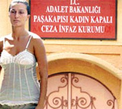 Tuğba Özay... NAKLİ ÇIKTI ...