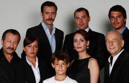 "BIÇAK SIRTI" ADLI DİZİDE SOYLULUK VE SEFALET İÇİÇE