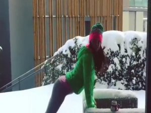 Ebru Şallı... KARLI HAVADA PİLATES AŞKI !..