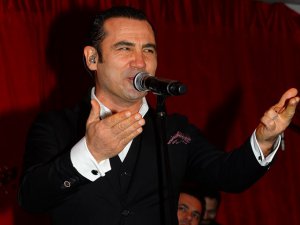 Ferhat Göçer... BUZ GİBİ KARTEPE`DE, SICACIK AŞK ŞARKILARI!