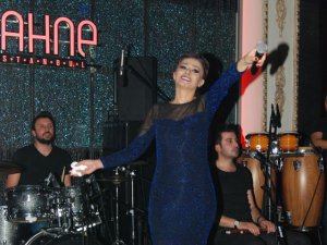 Yıldız Tilbe... KIYAFETLERİYLE YİNE ŞAŞIRTTI!