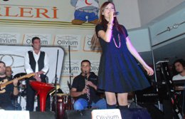 Hakan Altun; ŞARKILARINI,  İpek Tanrıyar; ORGANLARINI BAĞIŞLADI...