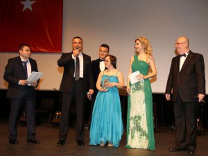 ZEREV YILIN EN İYİLERİNİ ÖDÜLLENDİRDİ!