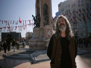 `Mandıra Filozofu İstanbul`... SİSTEME KARŞI OLAN FİLMİN, SİSTEME ÖZEL AYKIRI ŞARKISI !..