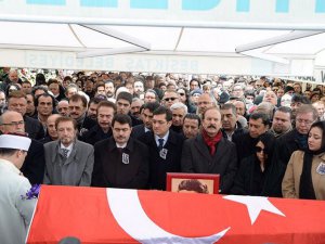 Erol Büyükburç... SON YOLCULUĞUNA UĞURLANDI!
