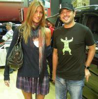 Çağla Şikel...EMRE YOKKEN SALONDA YATIYORUM!