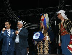 İbrahim Tatlıses... BİRLİK MESAJI VERDİ:"DİL, DİN, IRK AYIRIMI YAPMAM!