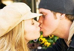 UZMANLAR UYARIYOR;ÖPÜŞMEYİN!