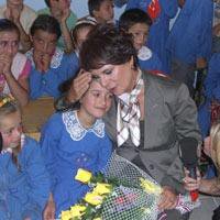 Hülya Koçyiğit... DUYGU DOLU AÇILIŞ!