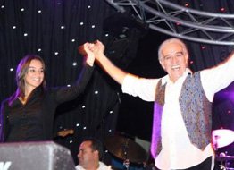 Edip Akbayram... İKİ KUŞAK SAHNEDE!