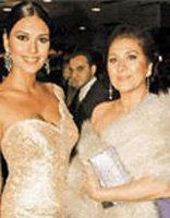 Hülya Darcan... "KIZIM AKILLI ,ZEKİ VE GÜÇLÜDÜR"!