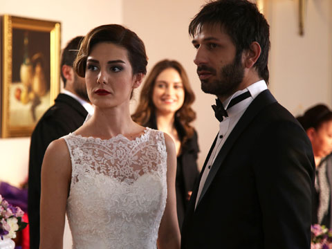 Kara Ekmek... ASİYE İLE ÇETİN EVLENİYOR!