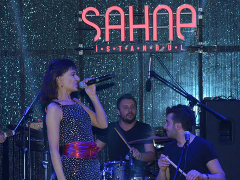 Yıldız Tilbe... SAHNE’DE PARLAYAN YILDIZ!