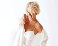 Ayşe Arman... KADINLAR İÇİN GİYİNİR, ERKEKLER İÇİN SOYUNURUM!