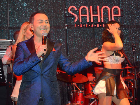 Serdar Ortaç... MİLLİ TAKIM İÇİN ÖZEL BESTE!