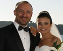 Halit Ergenc In Eski Esinin Kim Oldugunu Biliyor Muydunuz Berguzar Korel Ile Evli Olan Halit Ergenc In Eski Esi Gizem Soysaldi Kimdir Neden Bosandilar